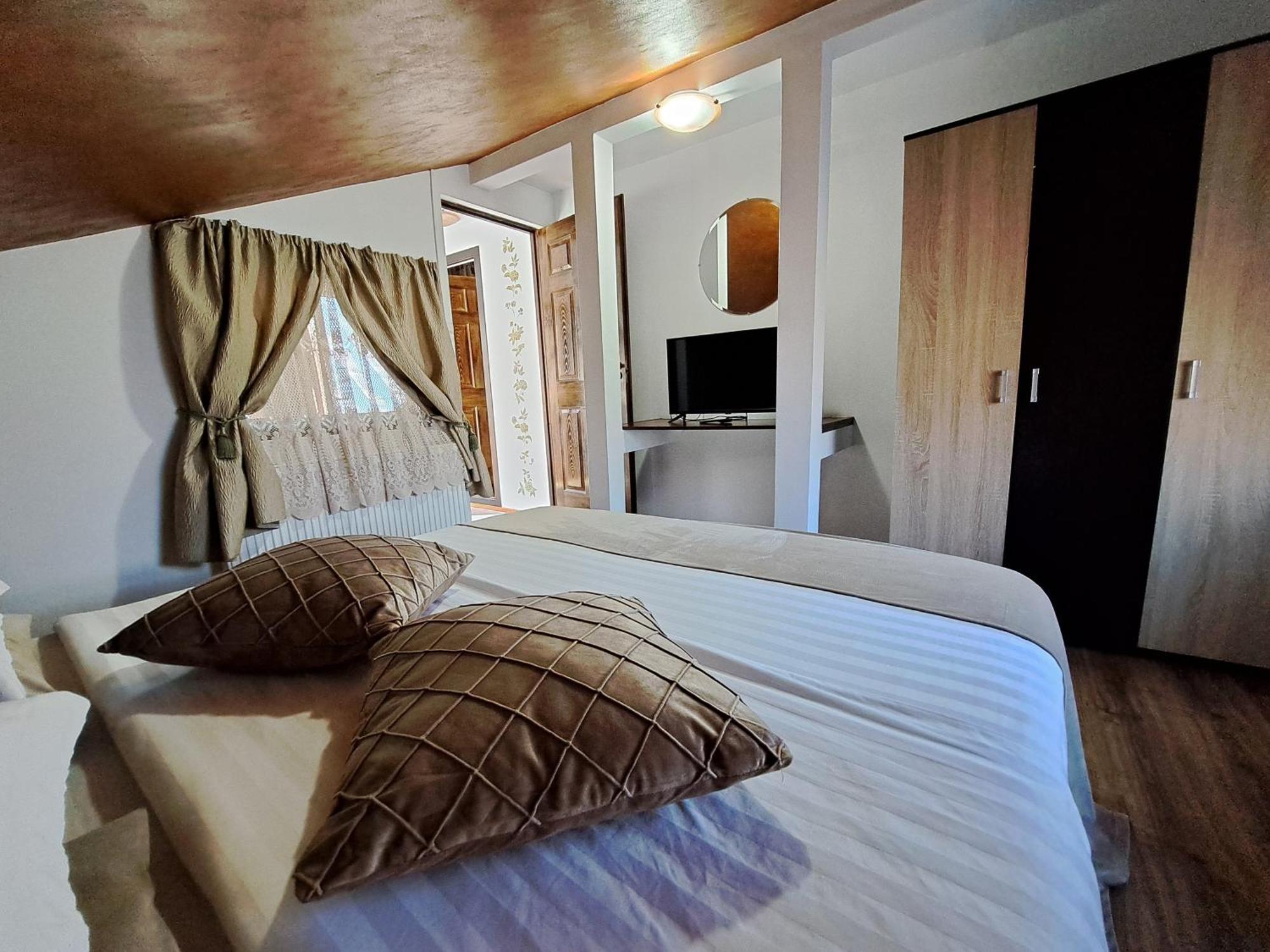 Shelby Accommodation -Adult Only- سِنايا المظهر الخارجي الصورة
