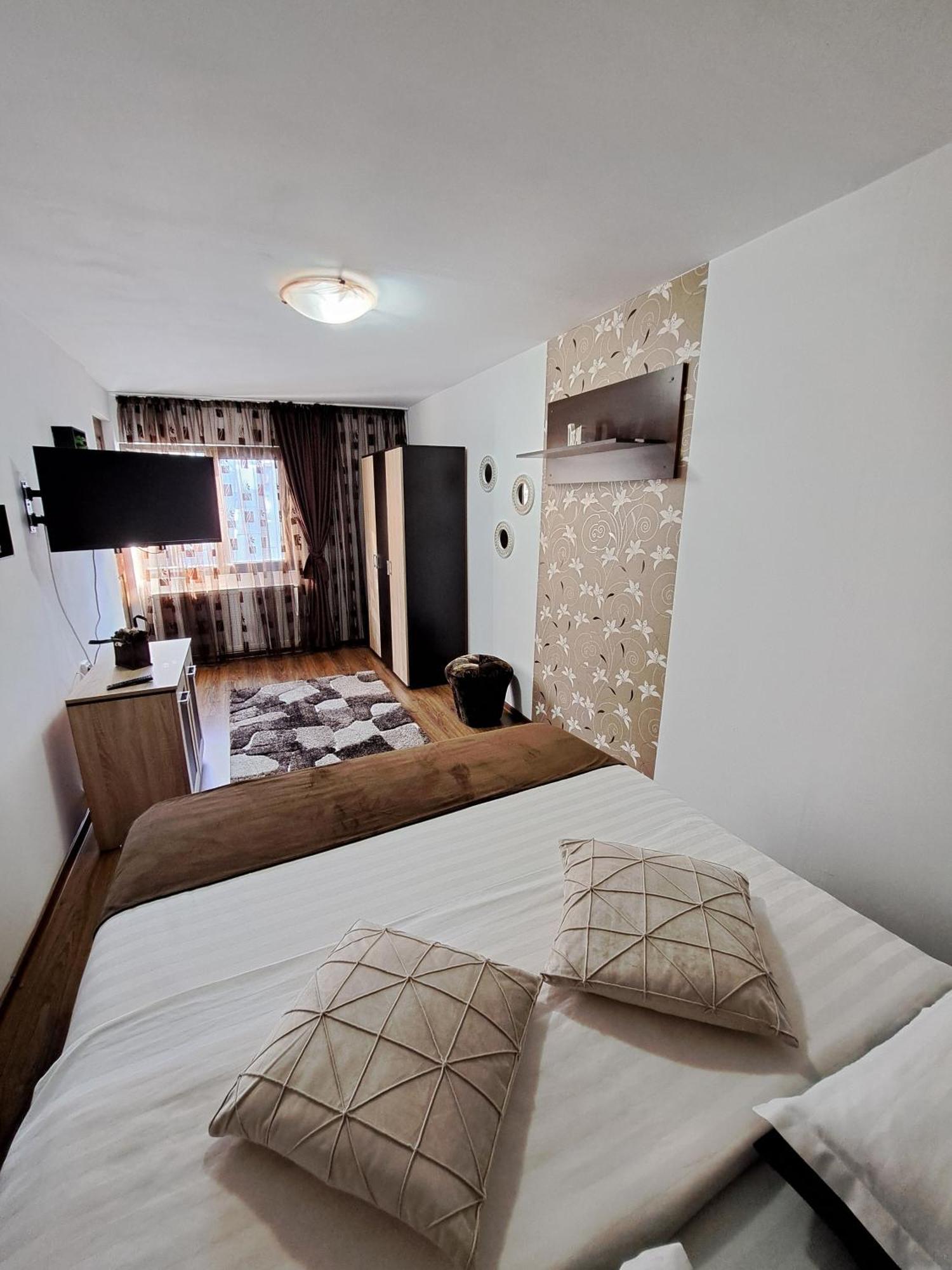 Shelby Accommodation -Adult Only- سِنايا المظهر الخارجي الصورة