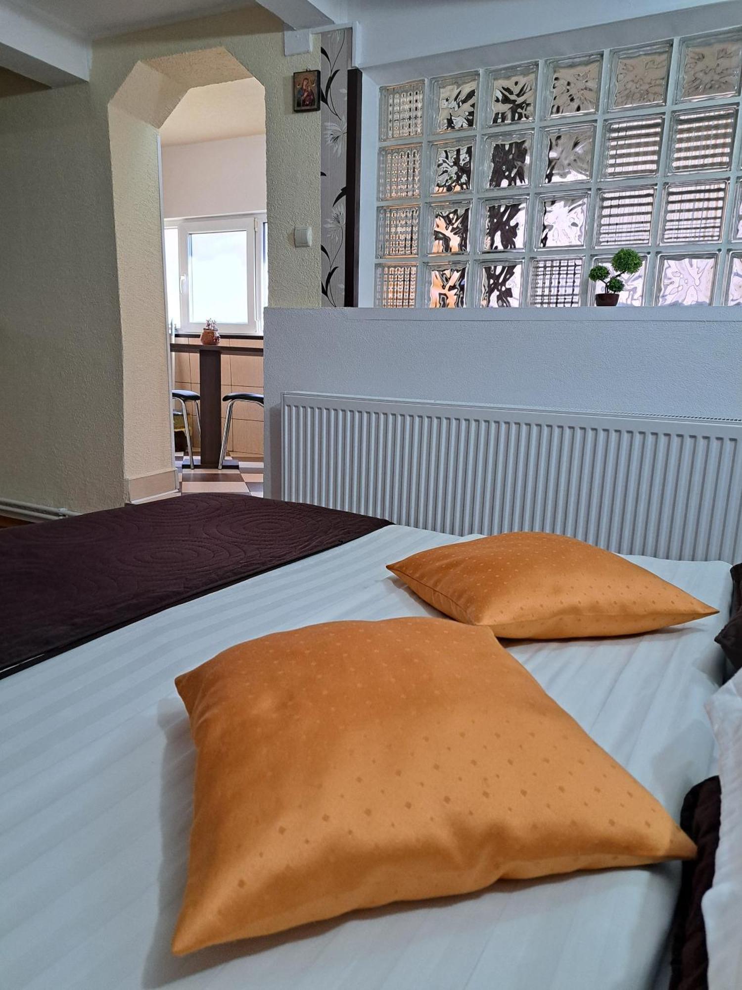 Shelby Accommodation -Adult Only- سِنايا المظهر الخارجي الصورة