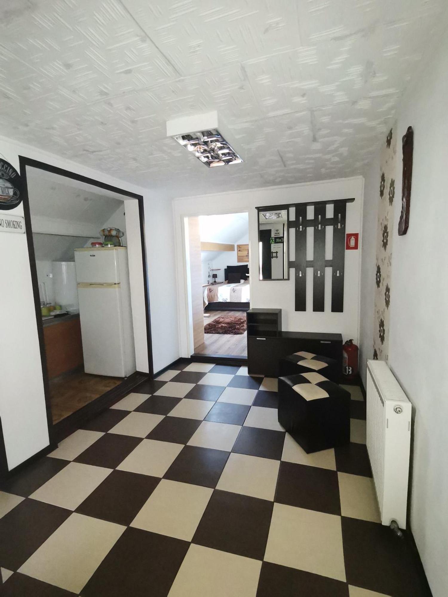 Shelby Accommodation -Adult Only- سِنايا الغرفة الصورة