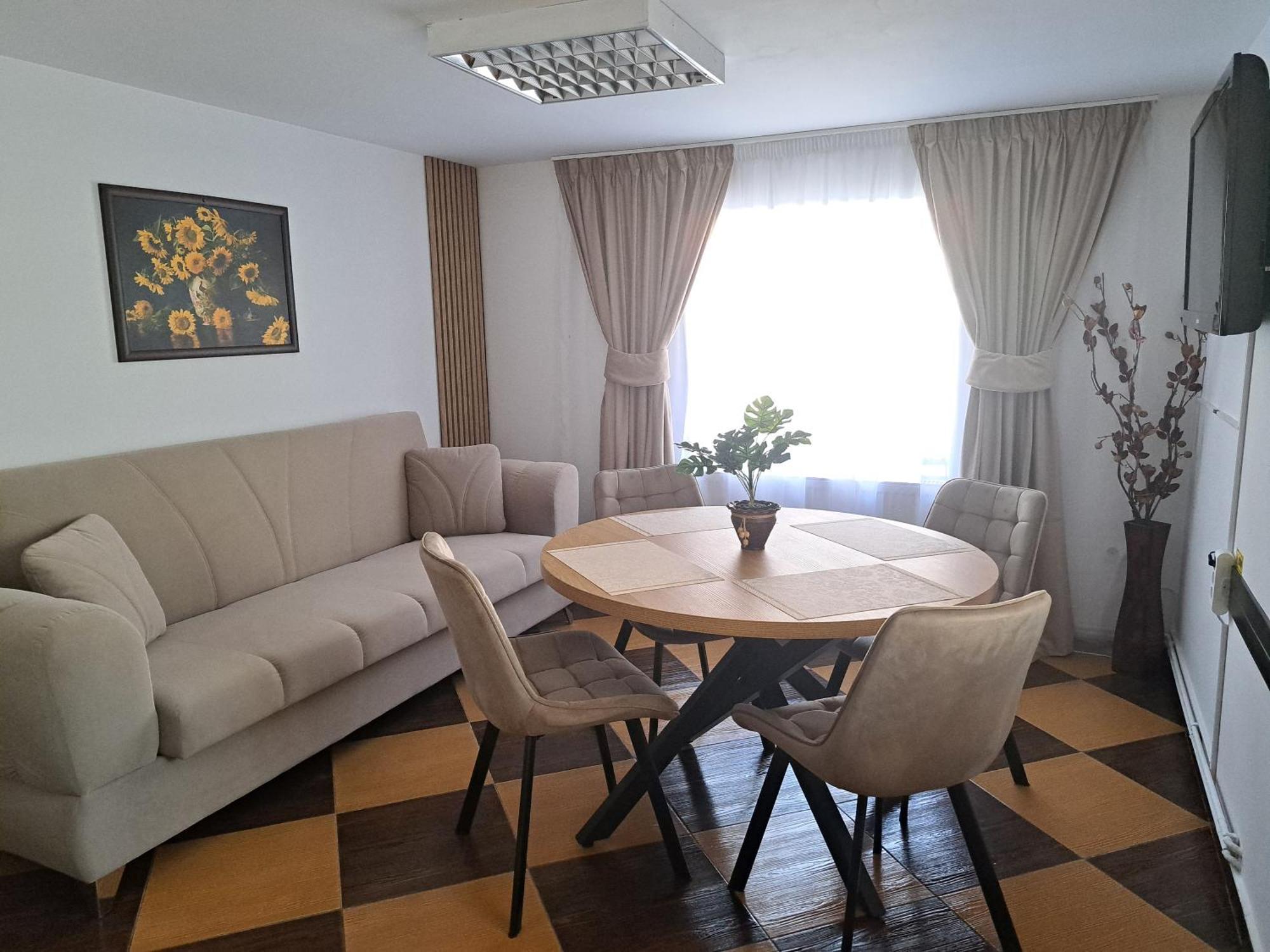Shelby Accommodation -Adult Only- سِنايا المظهر الخارجي الصورة